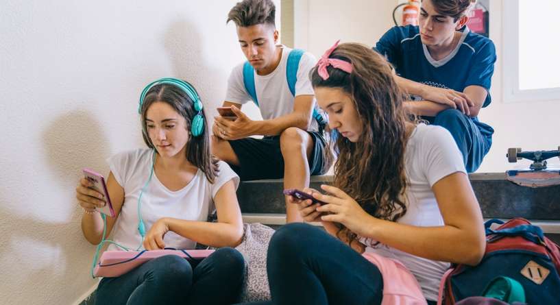 هل جيل ألفا وقح بطبيعته أم نحن من أسأنا الفهم؟