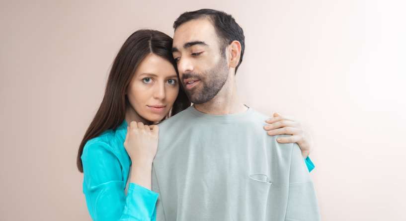 كيف اتعامل مع الزوج الخجول