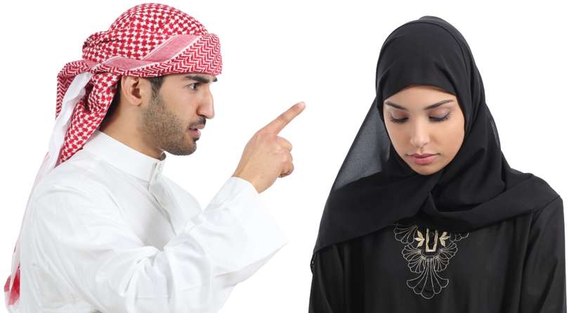 زوج يوبخ زوجته