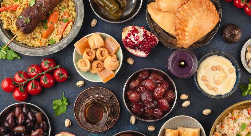 أطباق من المأكولات