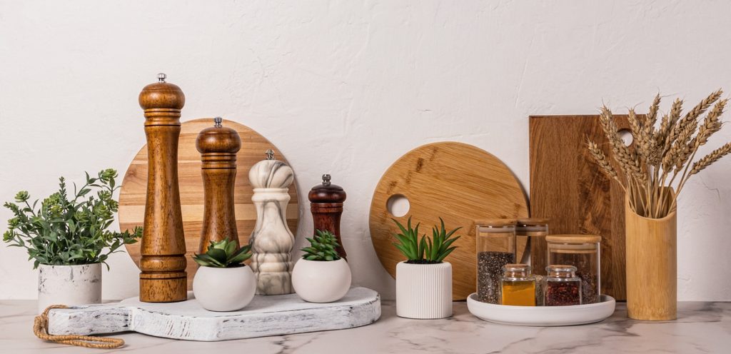 طقم خشبي لأدوات المطبخ