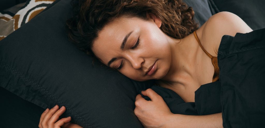 امرأة نائمة