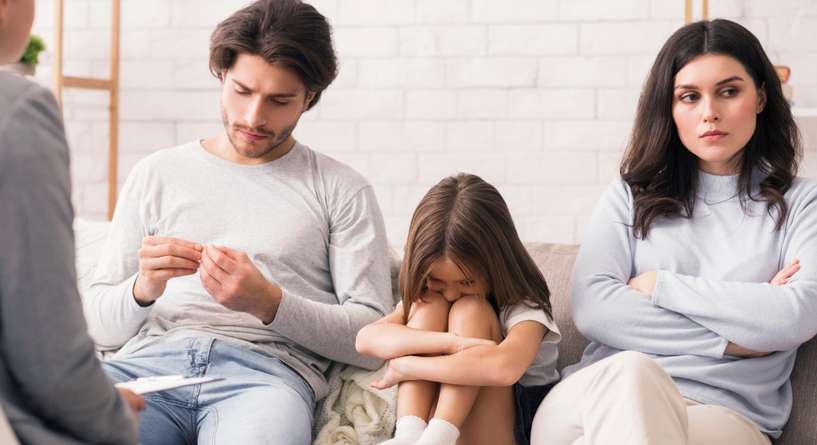 كيفية التعامل مع الطفل بعد انفصال الابوين​