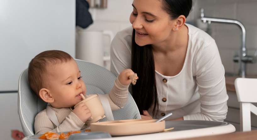 أفضل الأطعمة لتغذية طفلكِ في أشهره الأولى