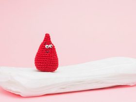 تجسيد كرتوني لنقطة دم الدورة الشهرية