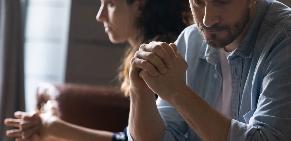 زوجان تبدو عليهما علامات النفور