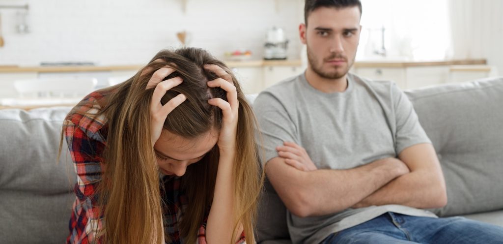 زوجان تبدو عليهما علامات النفور