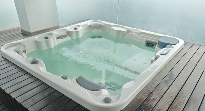 حوض سباحة بارد