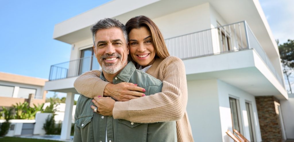 زوج مع زوجته الثانية