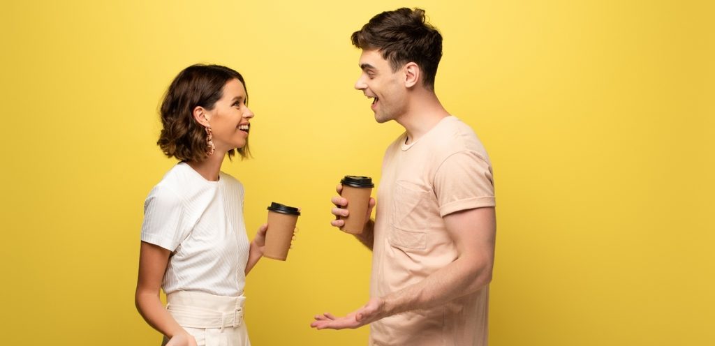 زوجان يتحدثان