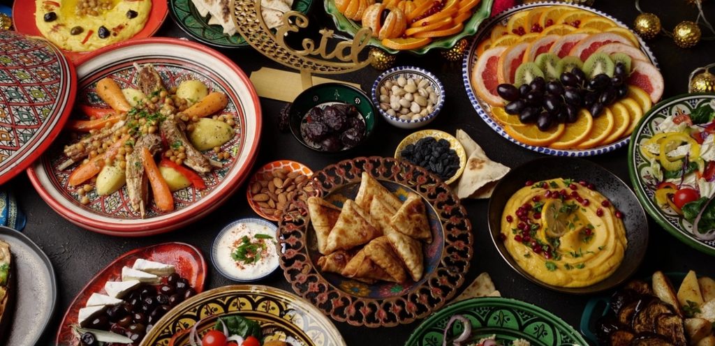 أطباق متنوعة من الأطعمة