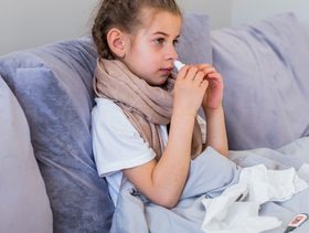 توقفي عن الإفراط في تقديم الأدوية: الحل الطبيعي لتعزيز مناعة طفلك يكمن هنا!