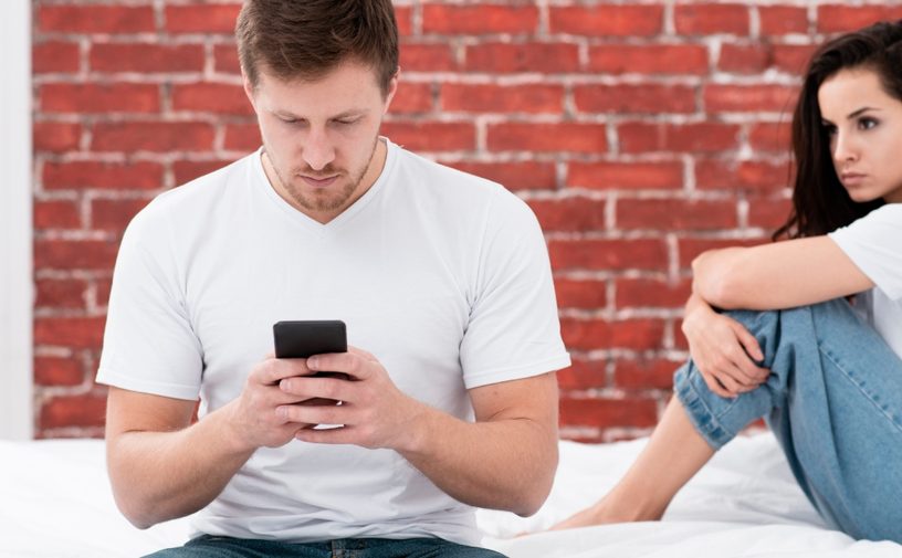 كيف تكشفين خيانة زوجك؟ 9 إشارات لا تخطئ!