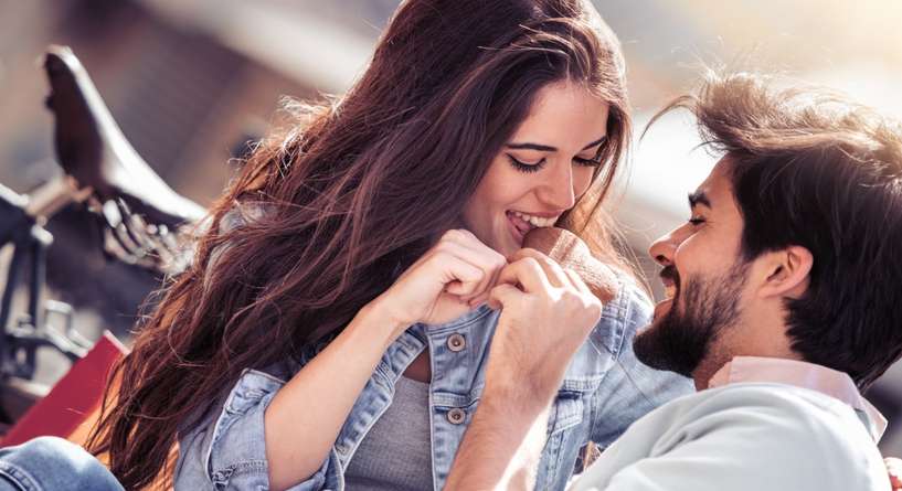 علامات الانجذاب الجنسي عند الرجل