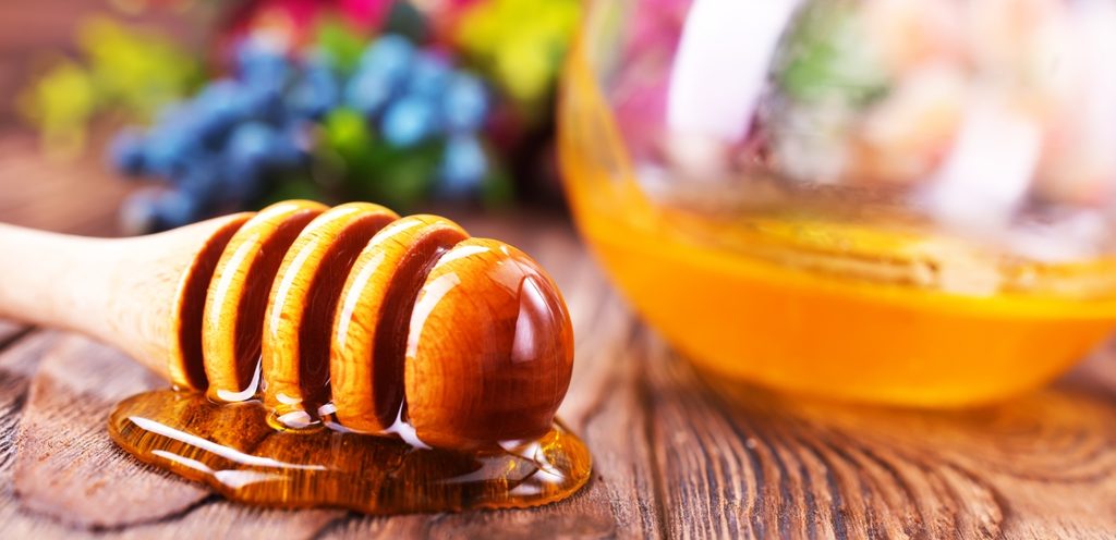 ملعقة خشبيّة للعسل