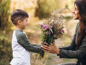 أسرار التربية الناجحة: تصرفاتك اليومية تشكّل مستقبل طفلك!