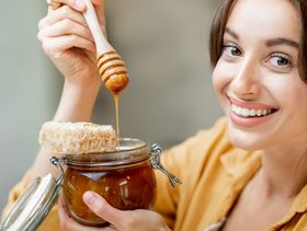 تفسير حلم اكل العسل​