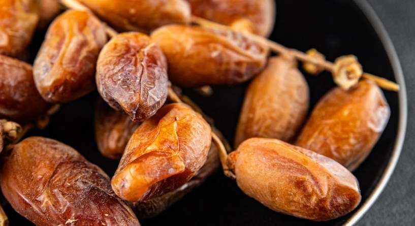 طبق من البلح
