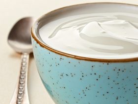 زبادي في طبق