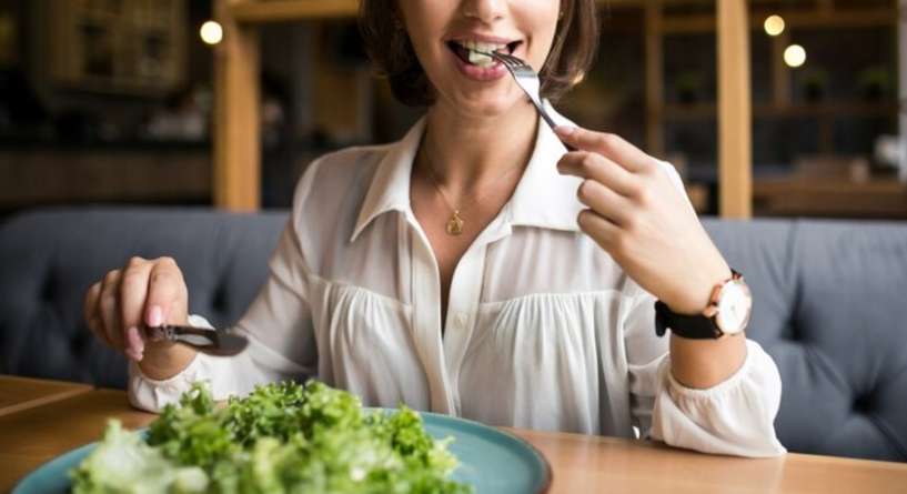 10 أطعمة مذهلة ستغير فرصك في الحمل إلى الأبد!