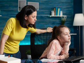 متلازمة الطفل المستعجل: لماذا قد يكون طفلكِ ضحية التوقعات العالية؟