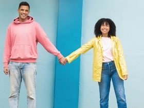 تفسير حلم مسك يد شخص اعرفه للعزباء​