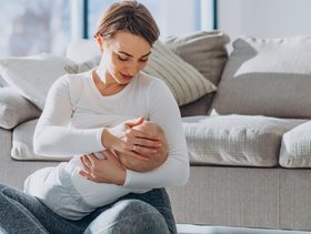 صحة طفلكِ تبدأ من طعامكِ: 4 أطعمة تؤثّر على جودة حليبكِ وتؤذي صغيرك!
