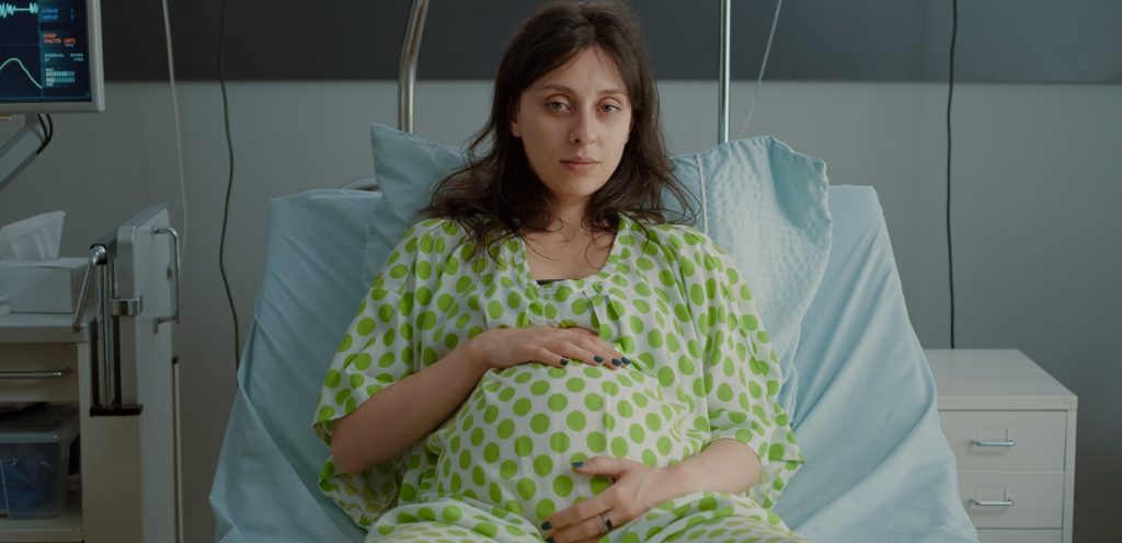 امرأة حامل في المستشفى