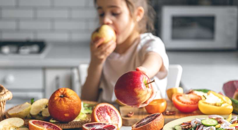 عبارات عن الغذاء الصحي للطفل​