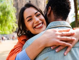 فوائد الحضن للرجل​