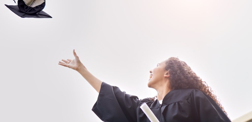 شابة في يوم تخرّجها