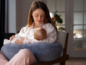 حليب الأم للكبار؟ الأبحاث تكشف فوائده الصادمة!