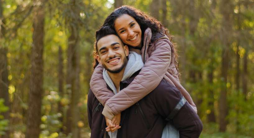 علامات حب الرجل للمرأة بجنون​