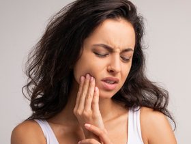 سقوط الأسنان في المنام للمتزوجة​