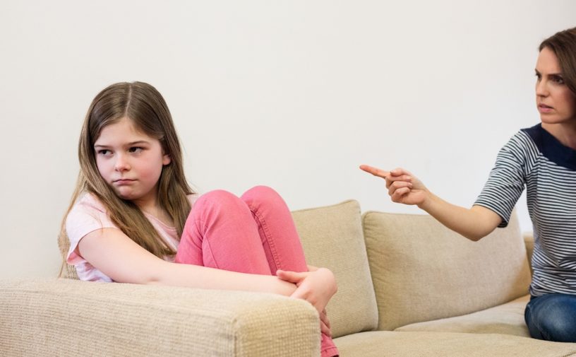 خطأ تربوي تقع فيه كل أم يجعل طفلكِ خائفًا مدى الحياة!