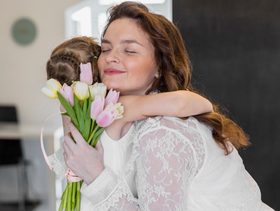 قصة عيد الأم.. كيف بدأت الحكاية التي نعيشها كل عام؟