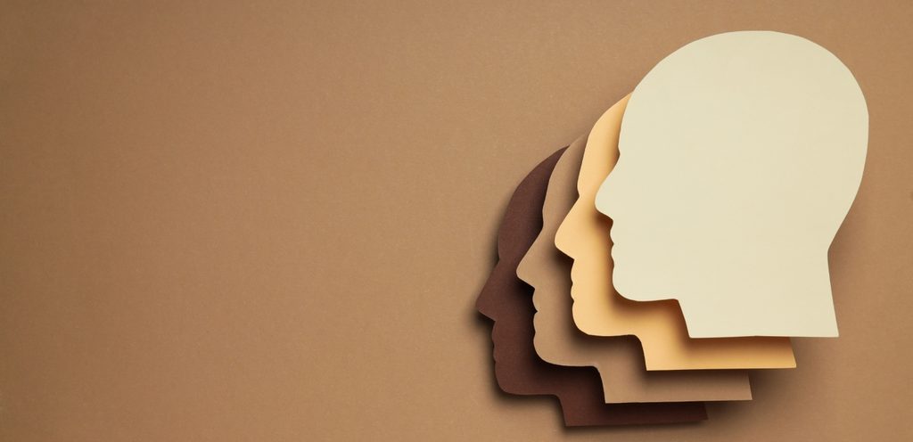 أشكال وجوه أشخاص بالورق