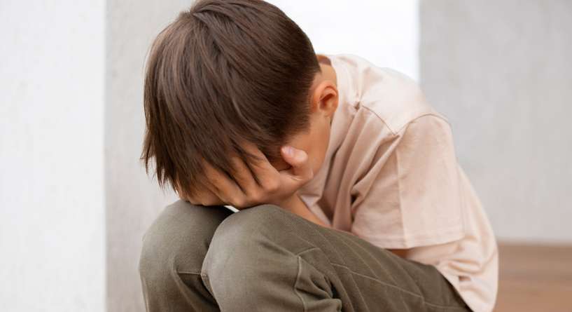 مشهد مؤلم، لكنه ضروري.. لماذا عليكِ أن تتركي طفلكِ يعاني أحيانًا؟