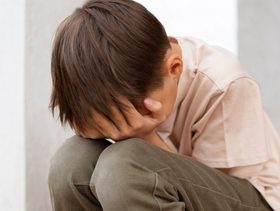 مشهد مؤلم، لكنه ضروري.. لماذا عليكِ أن تتركي طفلكِ يعاني أحيانًا؟