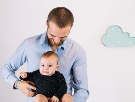 تأثير صادم: ماذا يحدث لعقل الطفل حين يسمع صوت والده يوميًا؟!