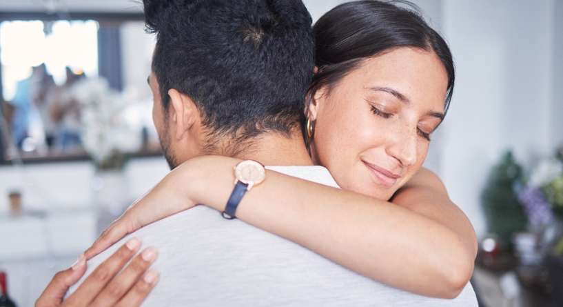 تفسير حلم حضن شخص للعزباء​
