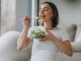 10 أسرار غذائية للحامل ستغير حملكِ بالكامل!