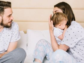دليل الرجل الذكي: كيف تكون الزوج المثالي بعد الولادة من دون بذل مجهود كبير؟