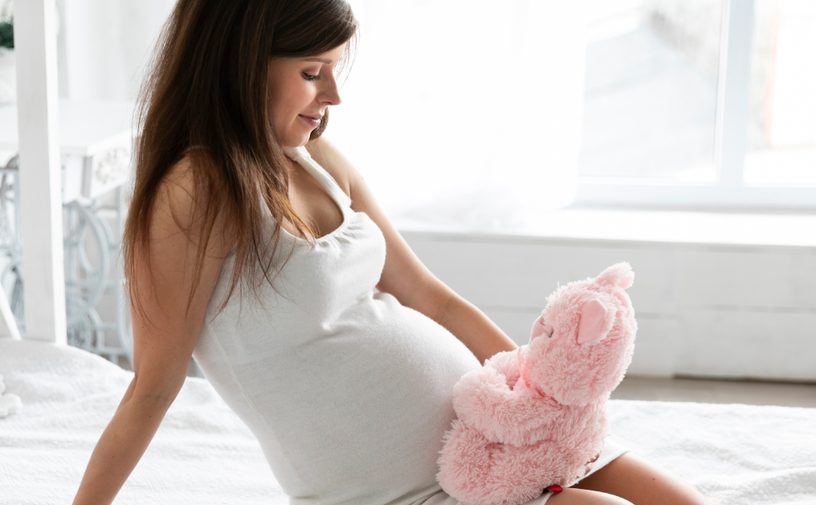 منظمة الصحة العالمية تُطلق صرخة إنذار: الحمل المبكر يُدمّر مستقبل الفتيات!