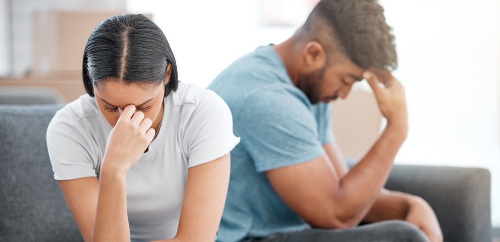 زوجان حزينان