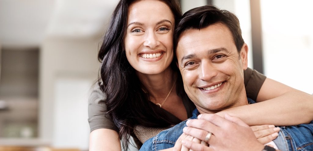 زوجان سعيدان