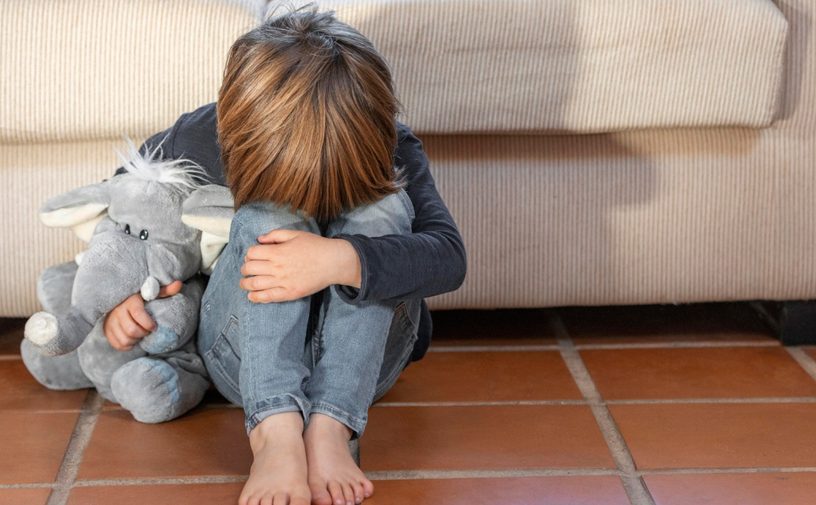 أشياء تؤلم طفلكِ يوميًا.. لكنه لن يجرؤ على إخبارك بها أبدًا!