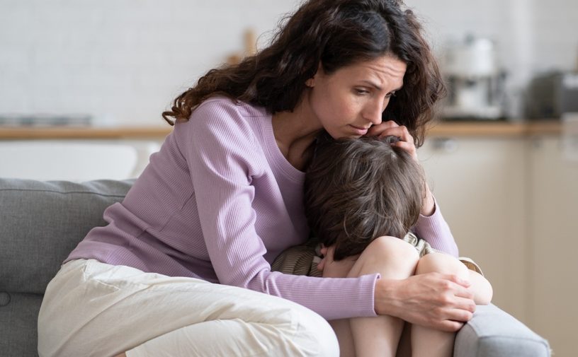 "أشعر بالذنب كأم".. لماذا يحدث ذلك؟ وكيف تتجاوزينه؟