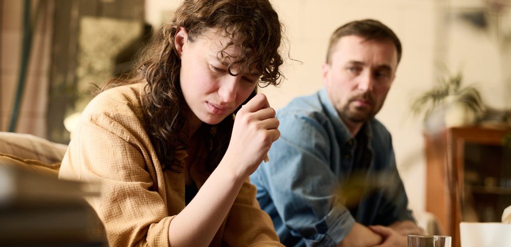 زوجان حزينان