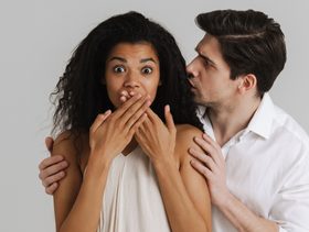 مواقف محرجة قد تواجهينها في العلاقة الزوجية
